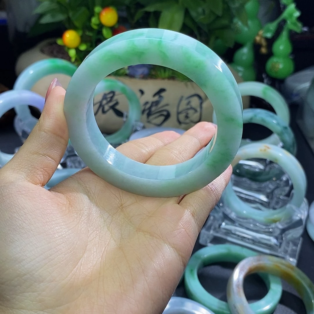 未镶嵌手镯定制翡翠翼*
