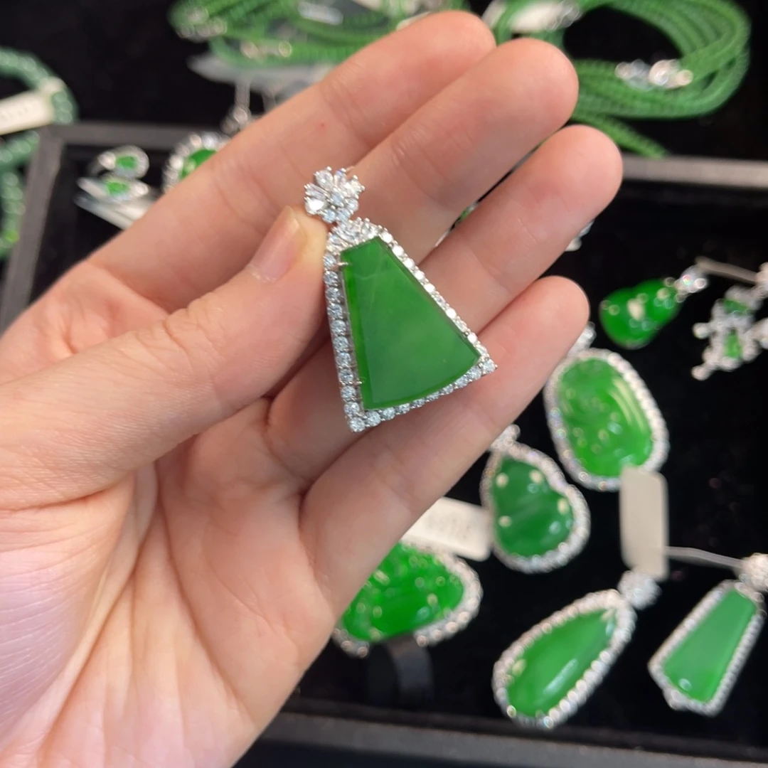 翡翠银S925镶嵌戒指无事牌吊坠