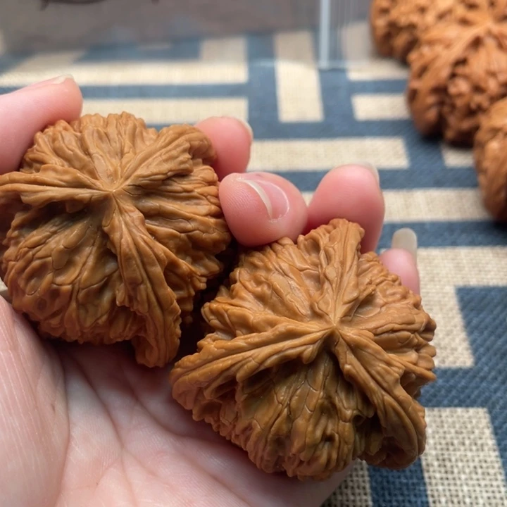 骆***哥核桃白狮子47核桃