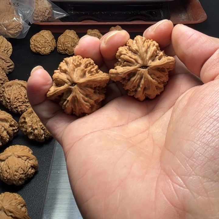 大***格桃核吊坠40麦穗虎头999
