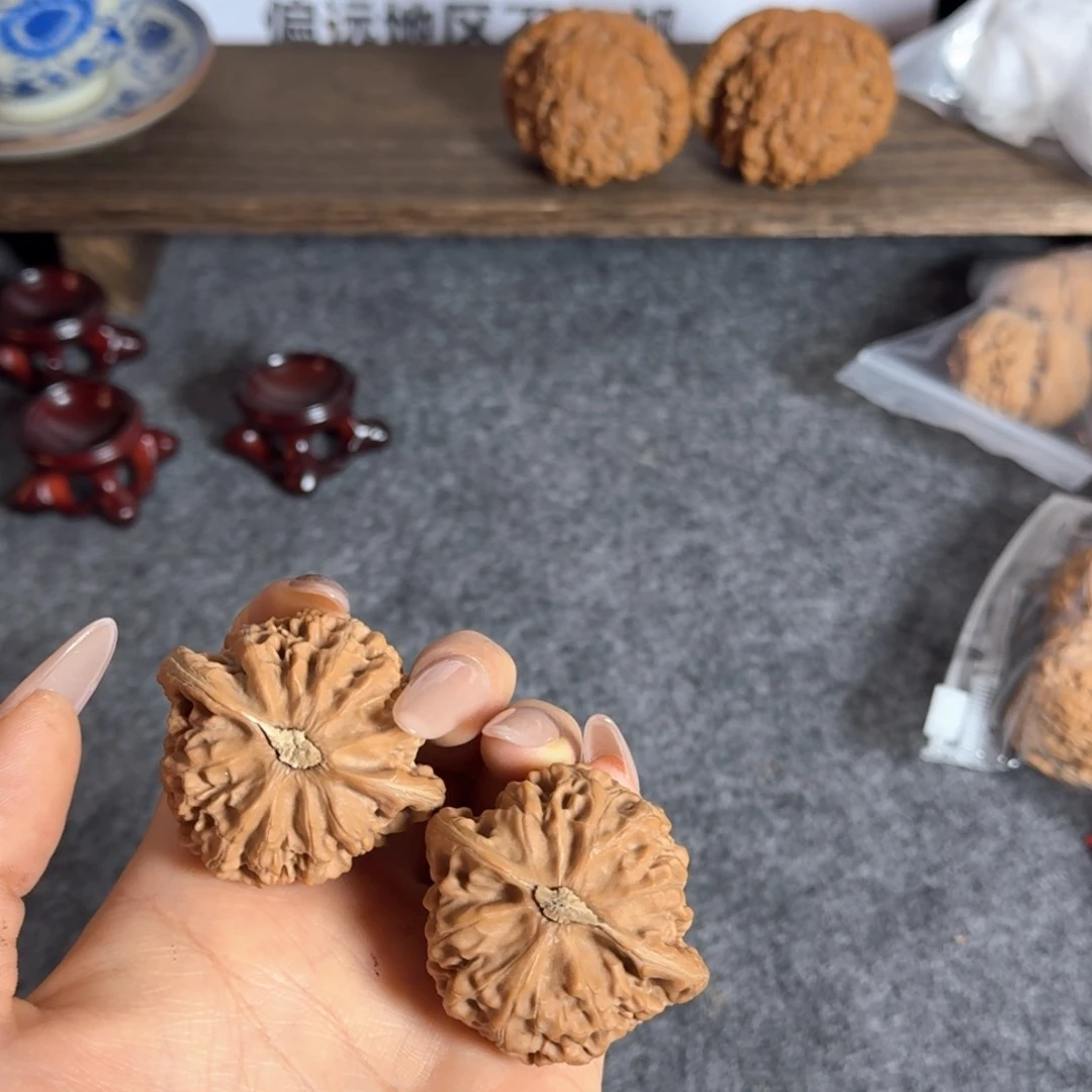 全品44宫灯大眼睛满肉桃心白茬不退换