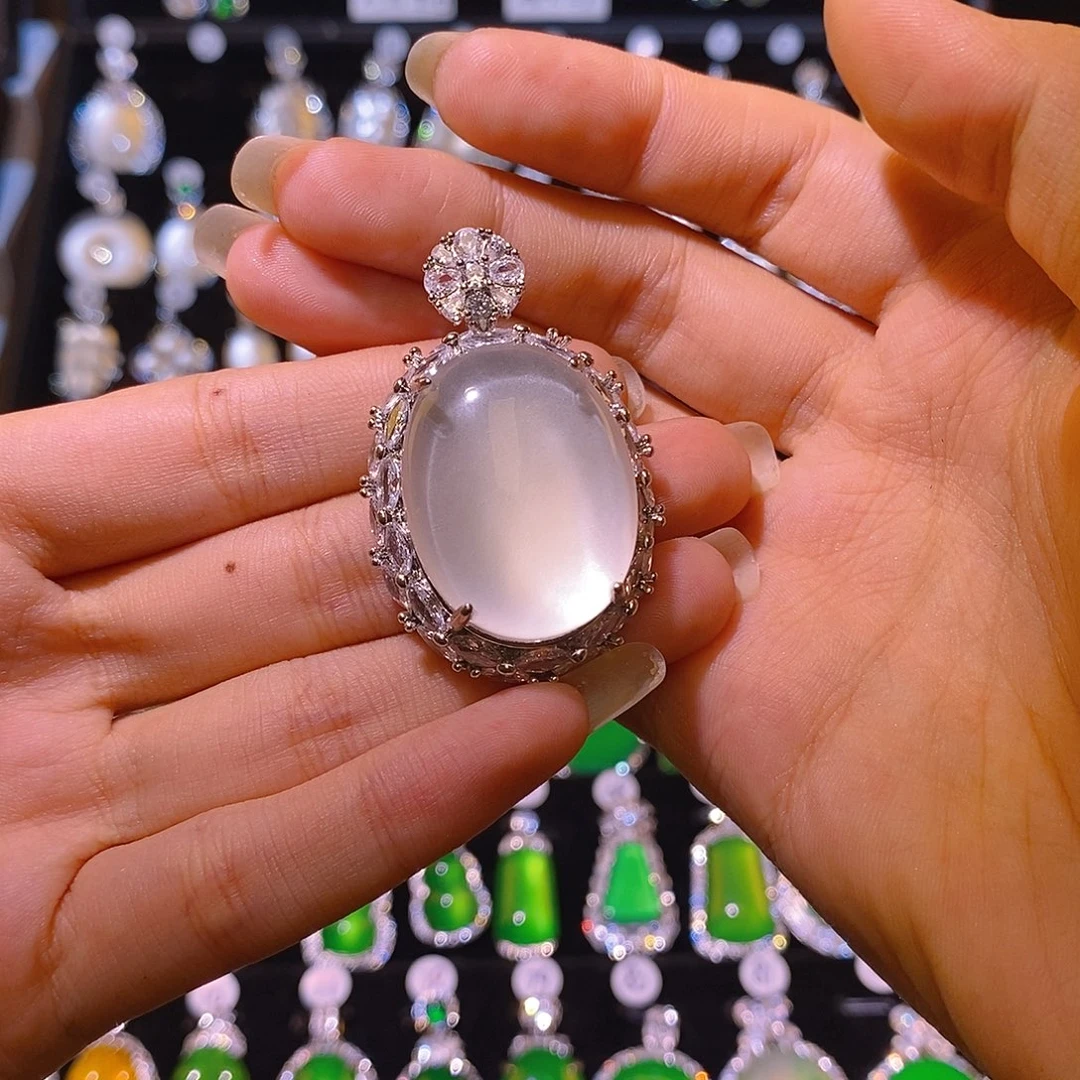 颈饰合金石英质玉