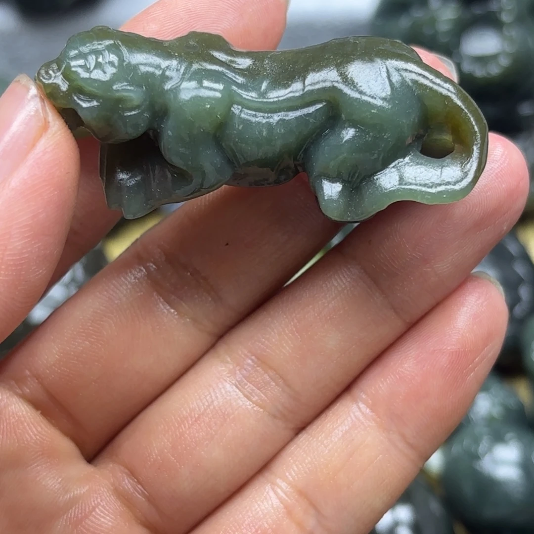 卢****和田玉（糖玉）未镶嵌颈饰
