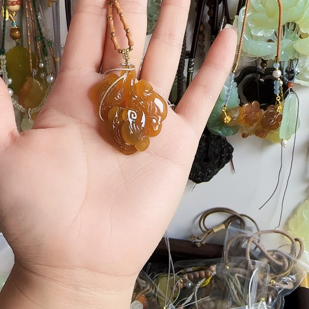 芹***溪蛇纹石玉合金颈饰