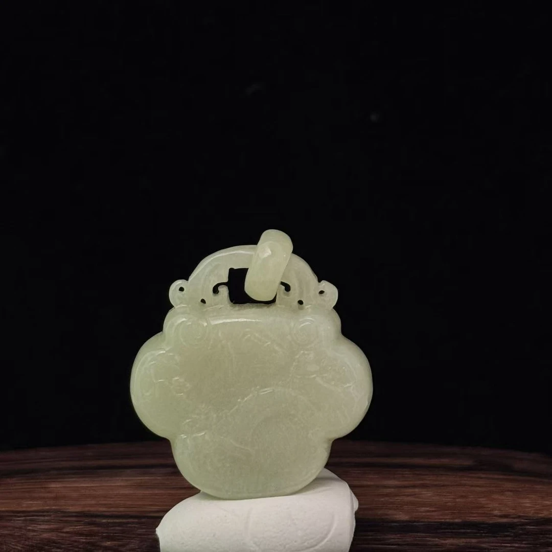lot001 NYMZ0047 和田玉平安如意锁