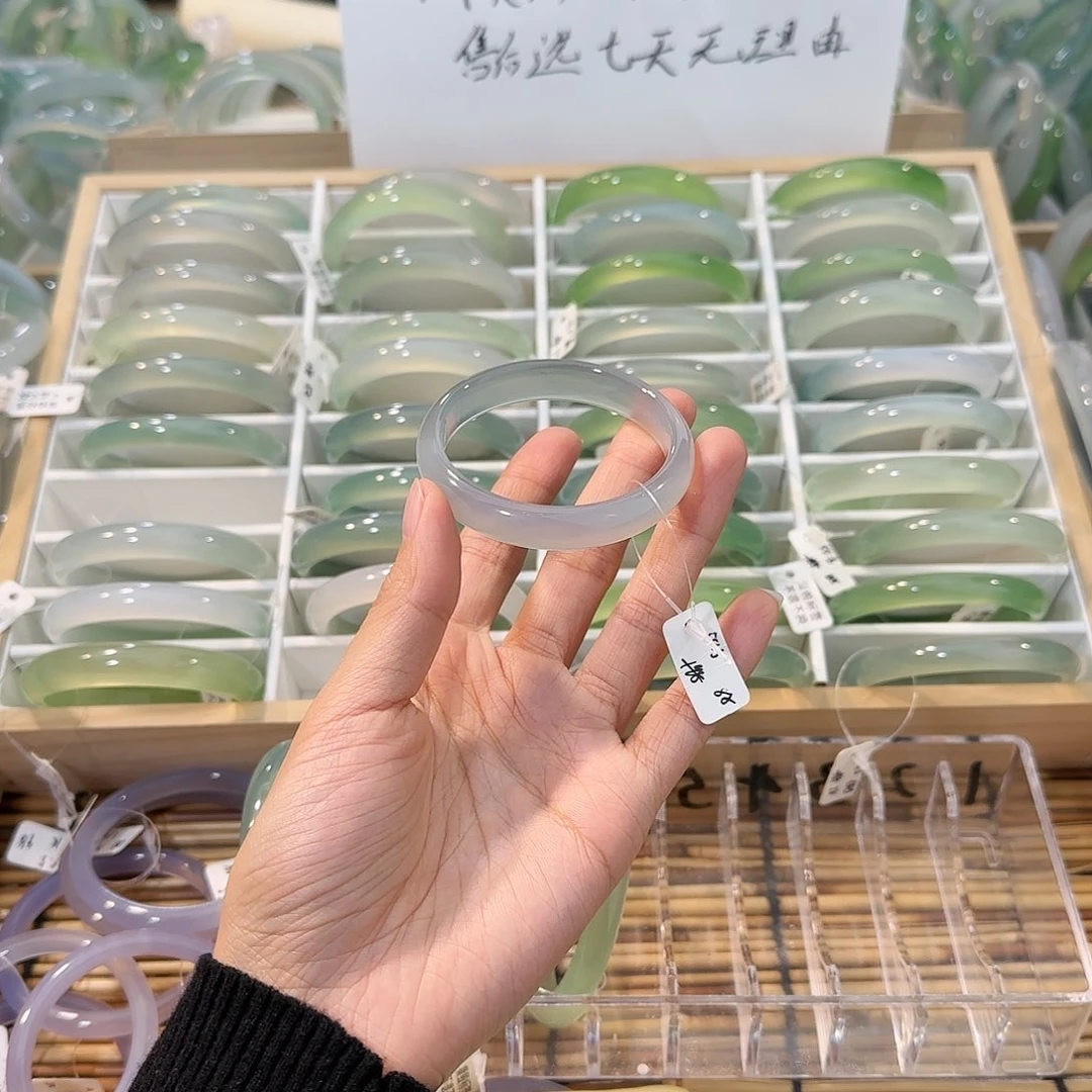 玛瑙/玉髓未镶嵌手镯圈口50.5
