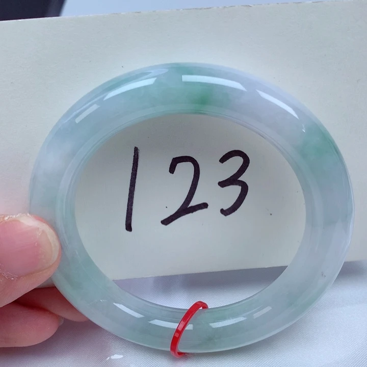 翡翠手镯未镶嵌翡翠