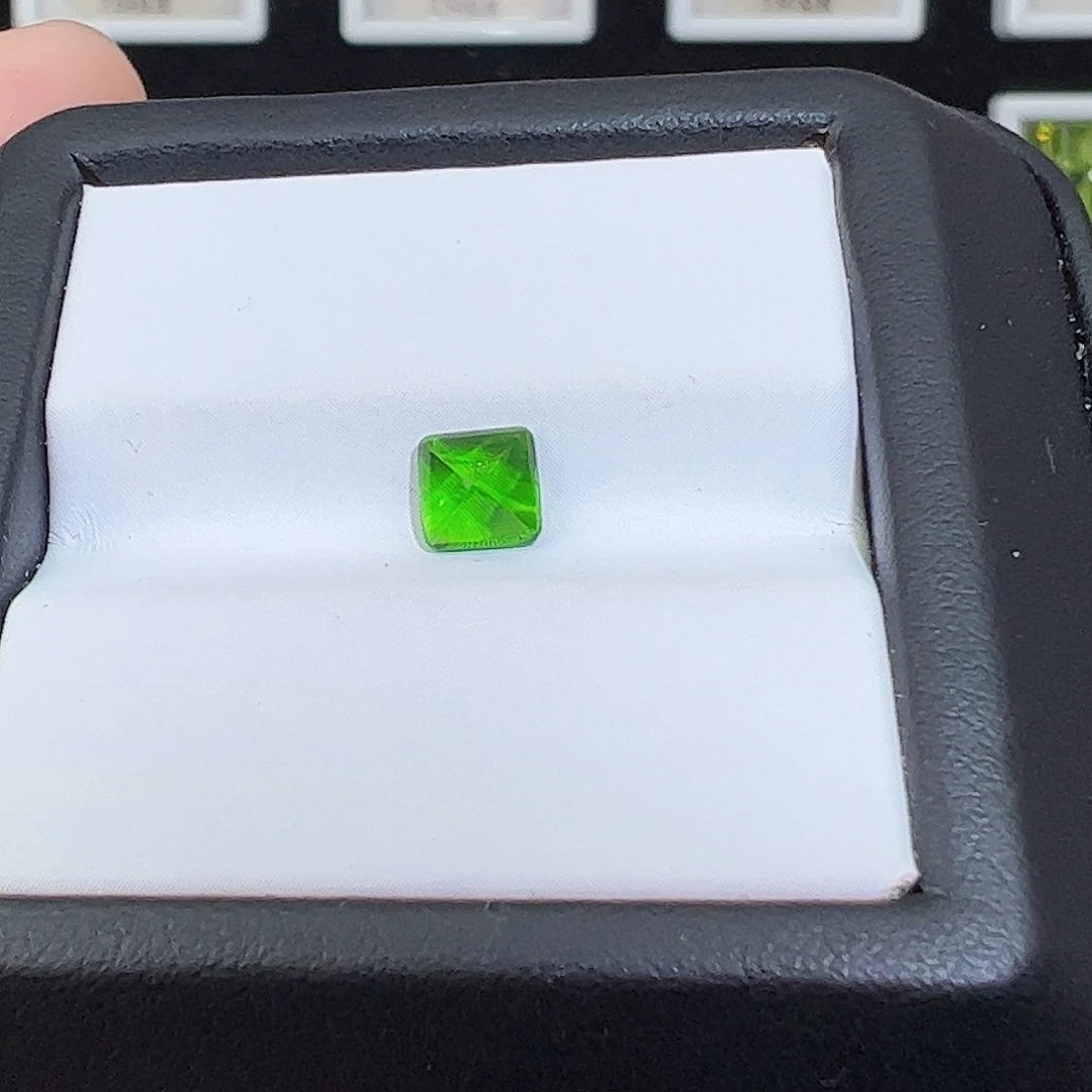 裸石透辉石未镶嵌特价，方5