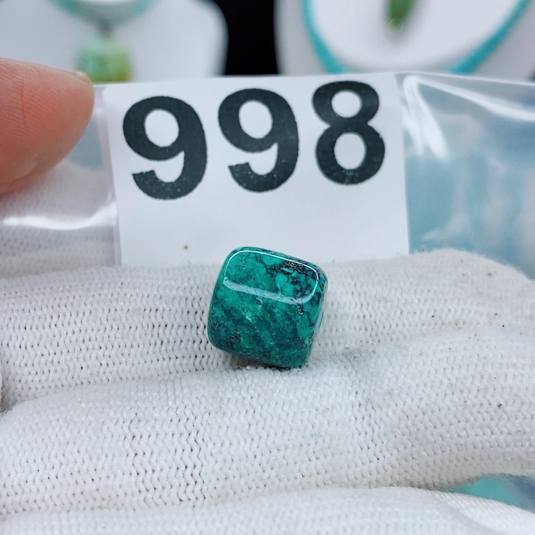 绿松石未镶嵌颈饰