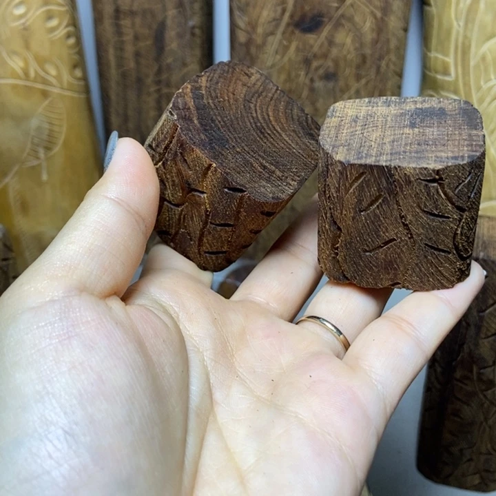 半***阶木老山檀香木兔头正区木料