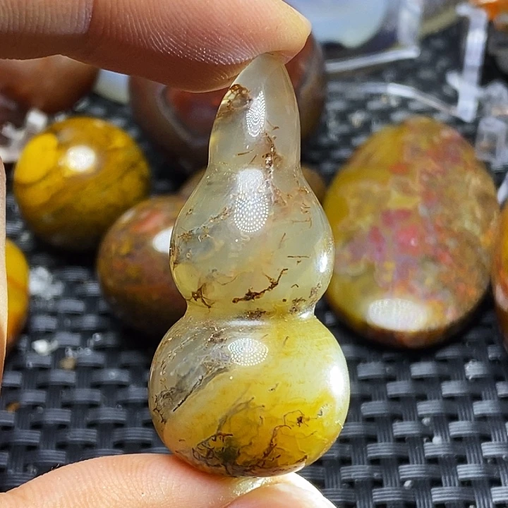 体***生玛瑙/玉髓未镶嵌颈饰