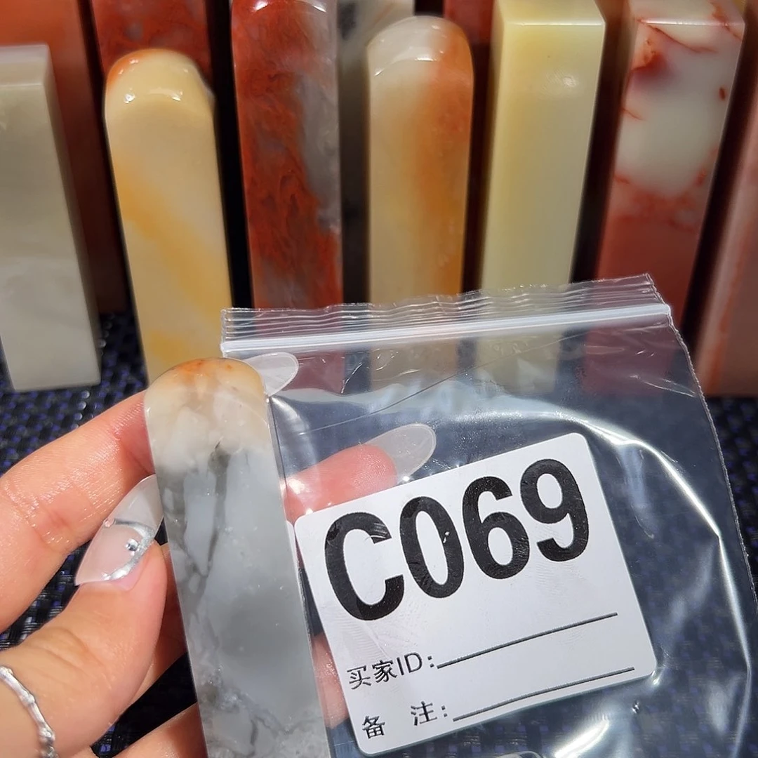 【闪购商品】寿山石印石.**r老挝石