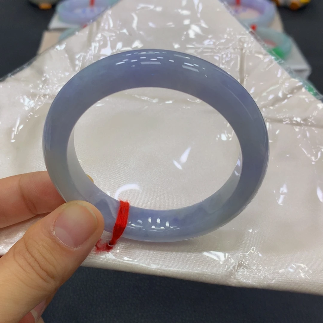 翡翠手镯未镶嵌翡翠