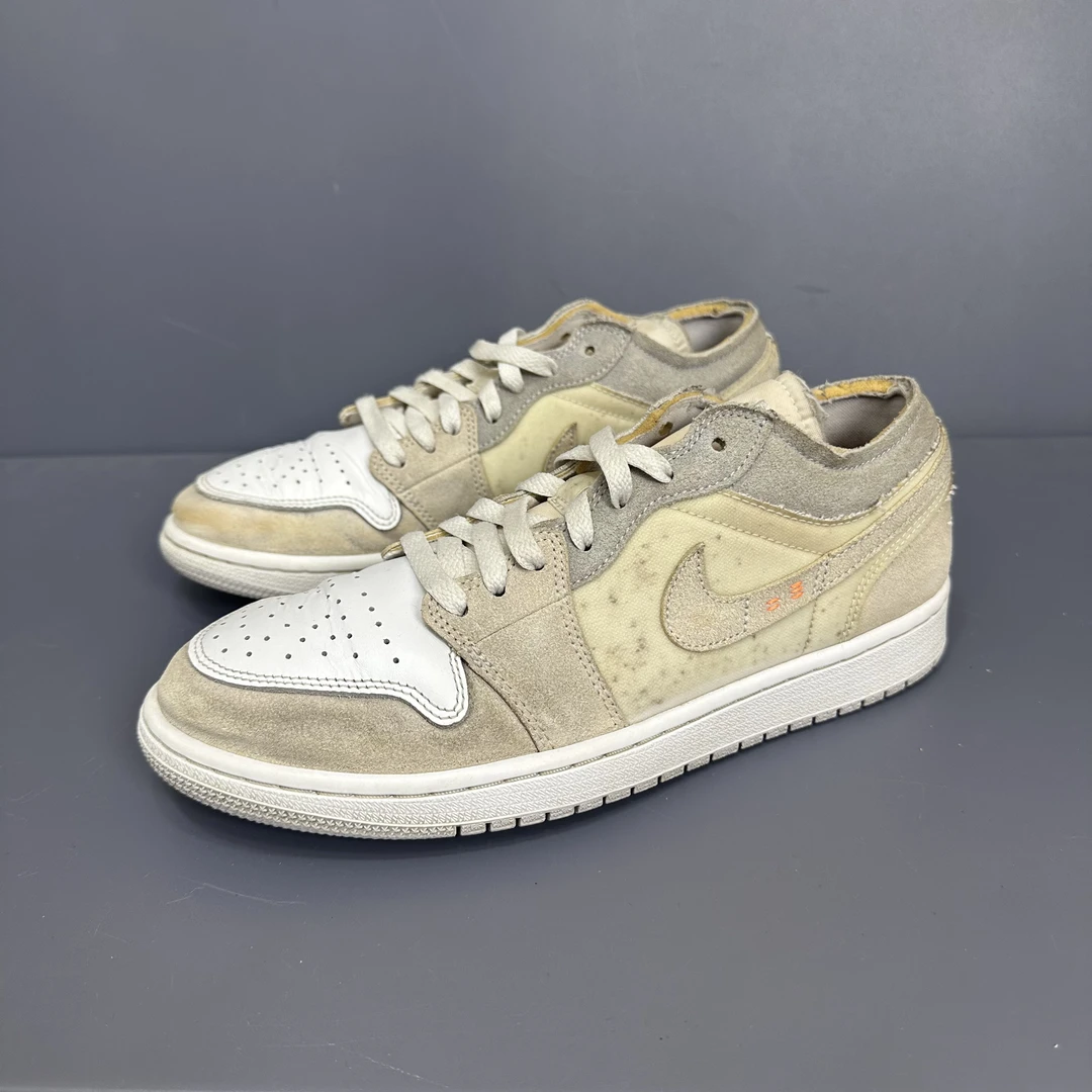 95新 MM6 42.5码 aj1白灰low 休闲鞋 鞋面有污渍 秒价