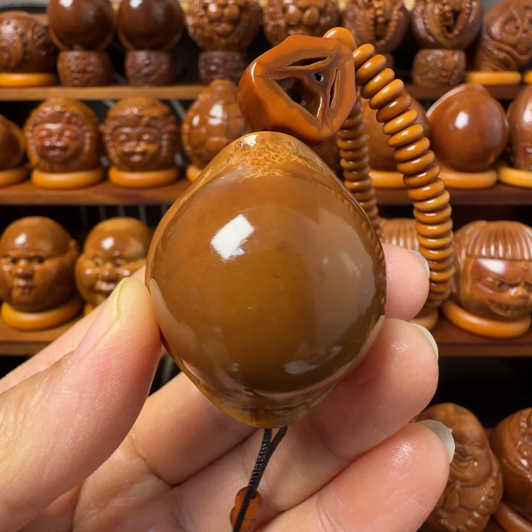 橄榄核把件元宝富甲手把件