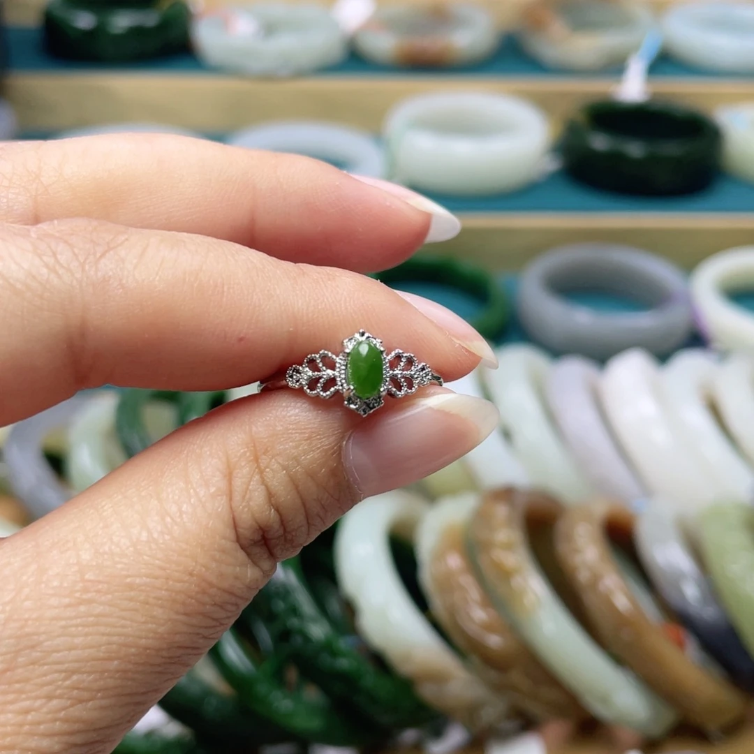 未镶嵌戒指和田玉