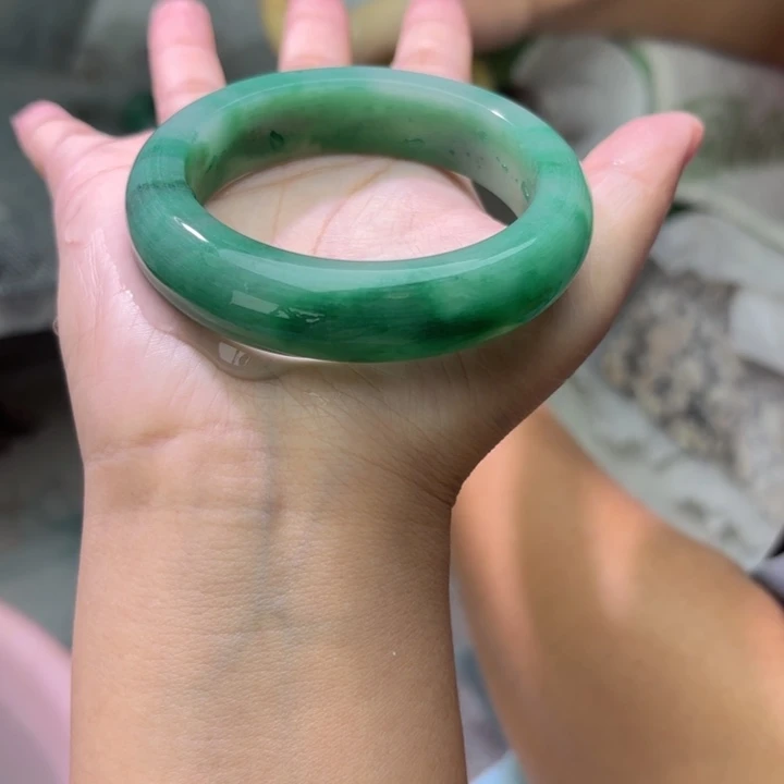 *****石英质玉（非洲翠）未镶嵌手镯定制