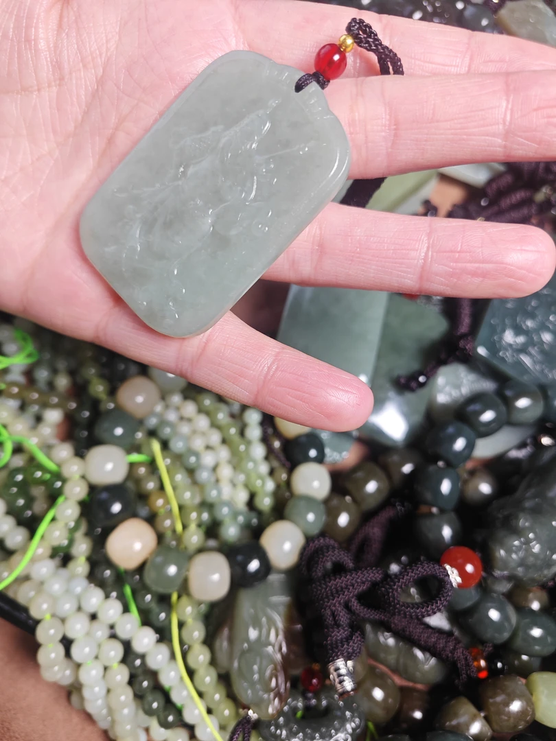 和田玉青海料关公吊坠