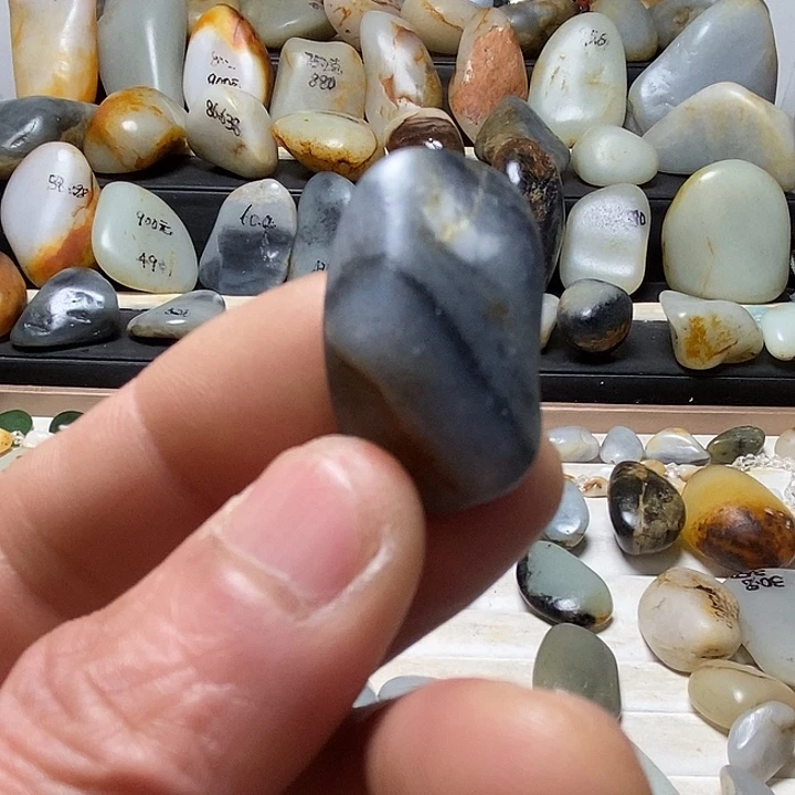 和田玉未镶嵌颈饰吊坠