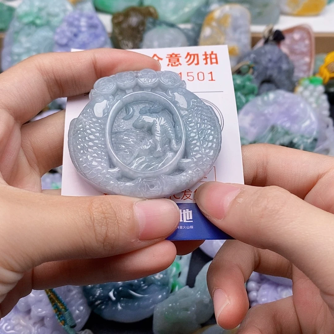 吊坠(不含链)未镶嵌翡翠