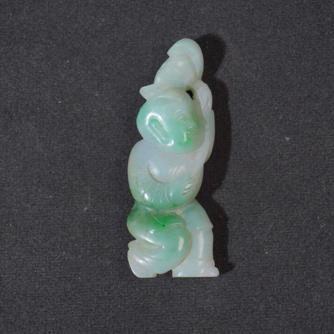 5NP31 清 翡翠童子持莲蓬