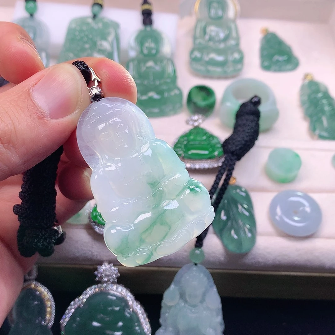 翡翠颈饰未镶嵌翡翠