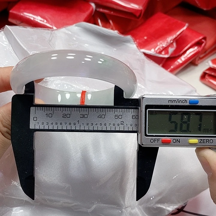 翡翠手镯未镶嵌112