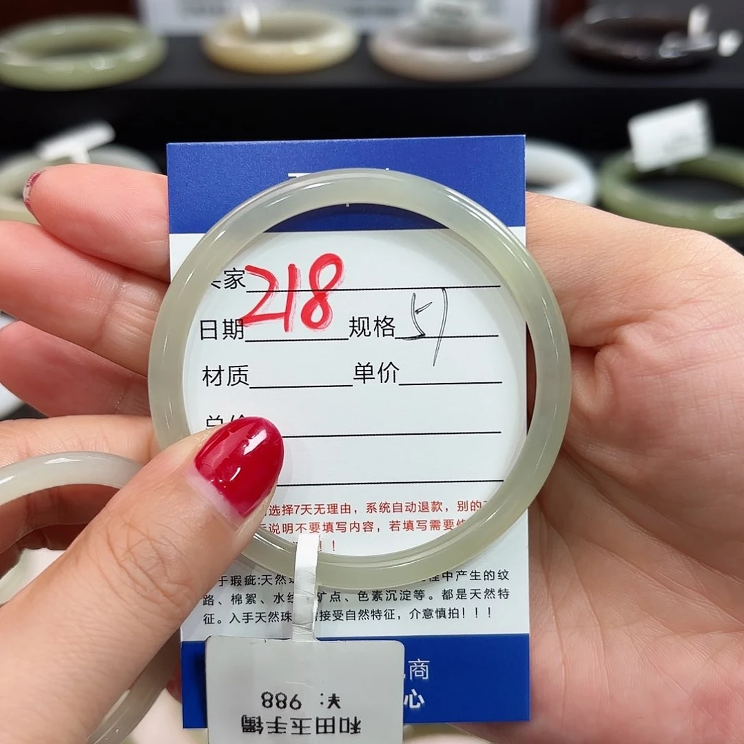 未镶嵌手镯和田玉是****吖