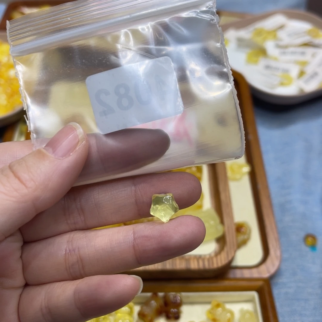 琥珀珠宝奇石未镶嵌