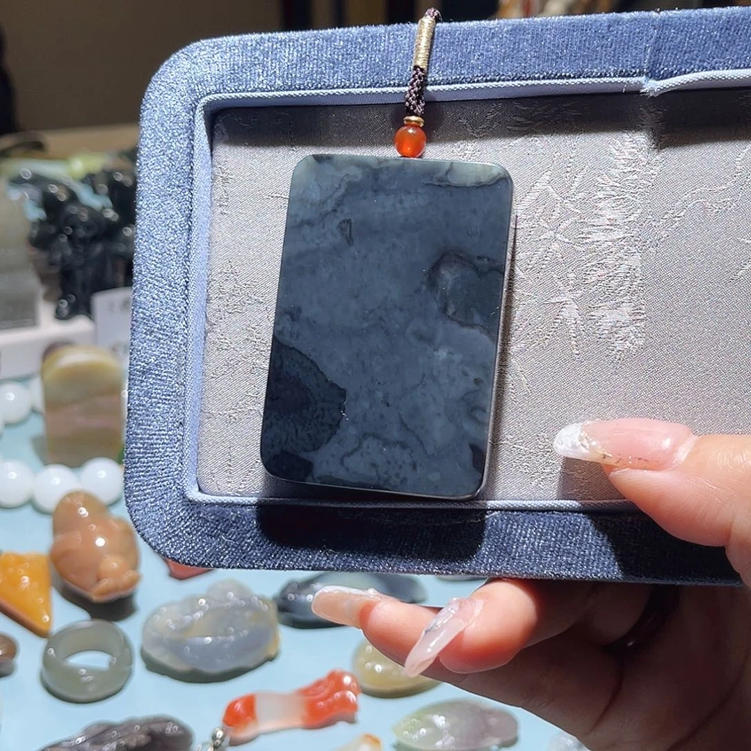 和田玉未镶嵌颈饰无事牌