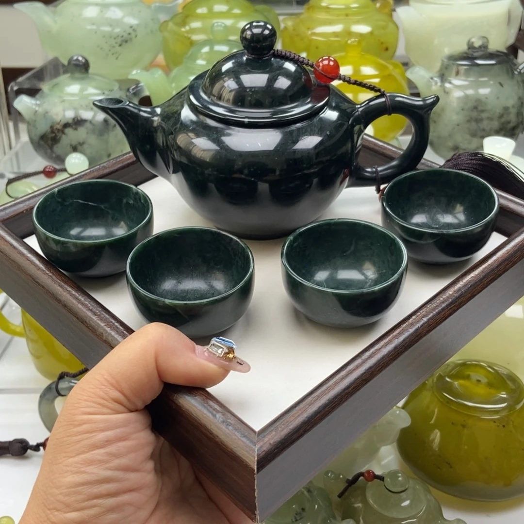 蛇纹石玉未镶嵌壶