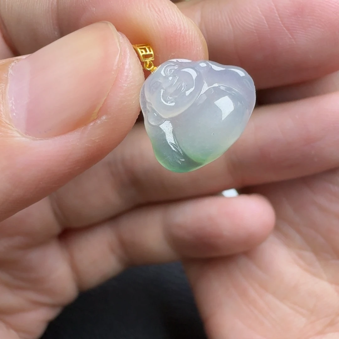 *****颈饰18K金镶嵌翡翠小佛