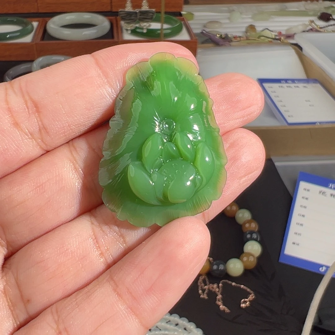 颈饰未镶嵌和田玉粉绿立体荷花荷叶挂件
