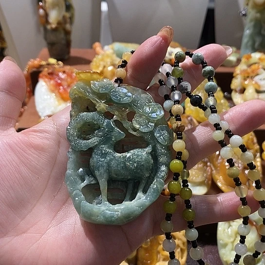 蛇纹石玉未镶嵌颈饰