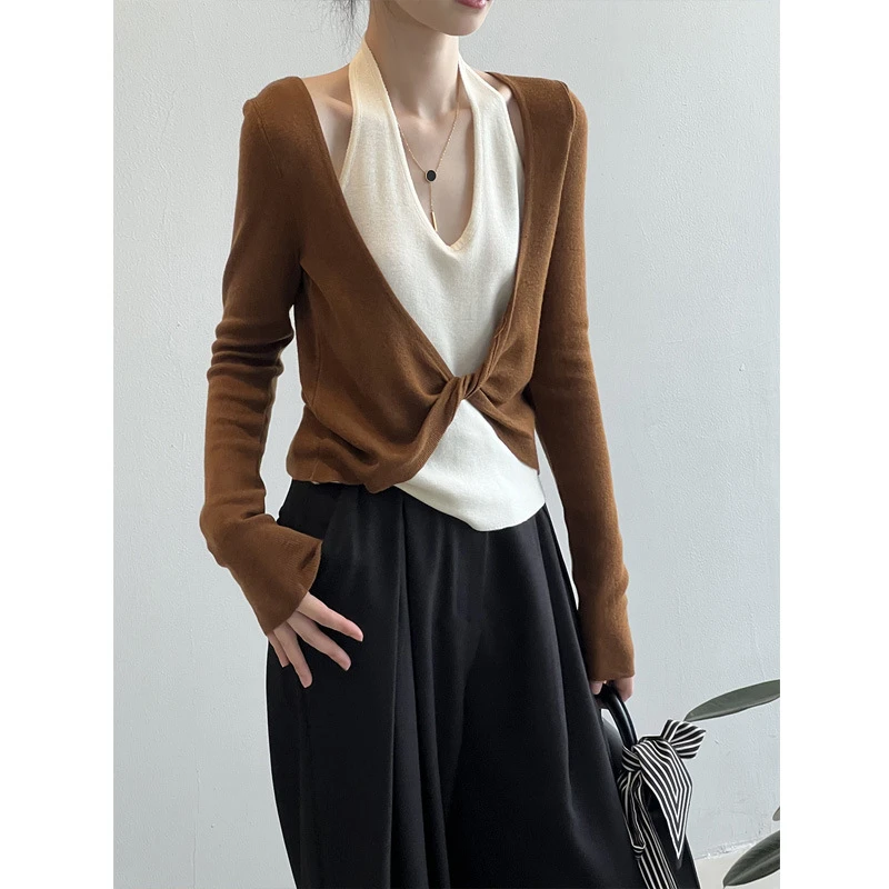 韩系穿搭韩系拼接假两件露肩挂脖上衣女秋季设计感U领打底针织衫