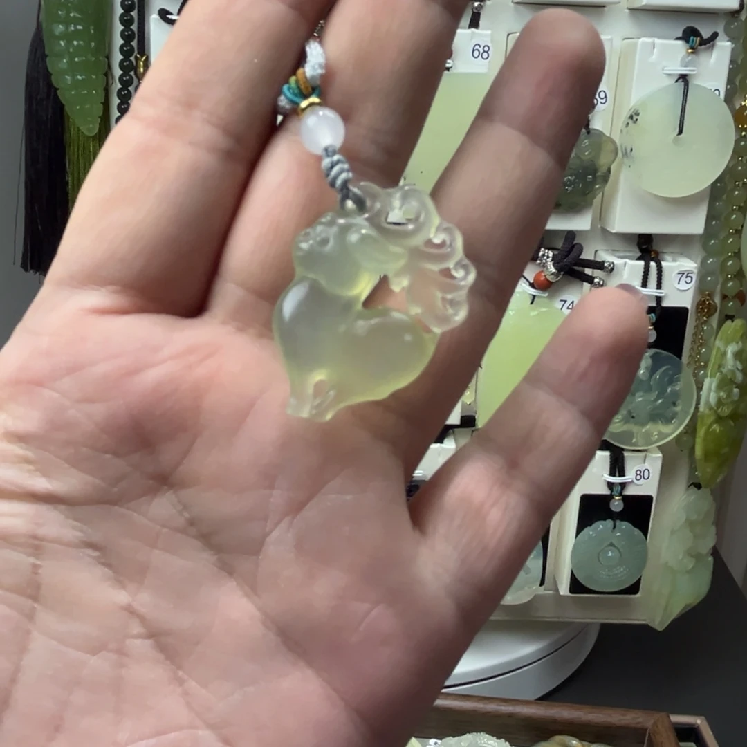 蛇纹石玉未镶嵌颈饰