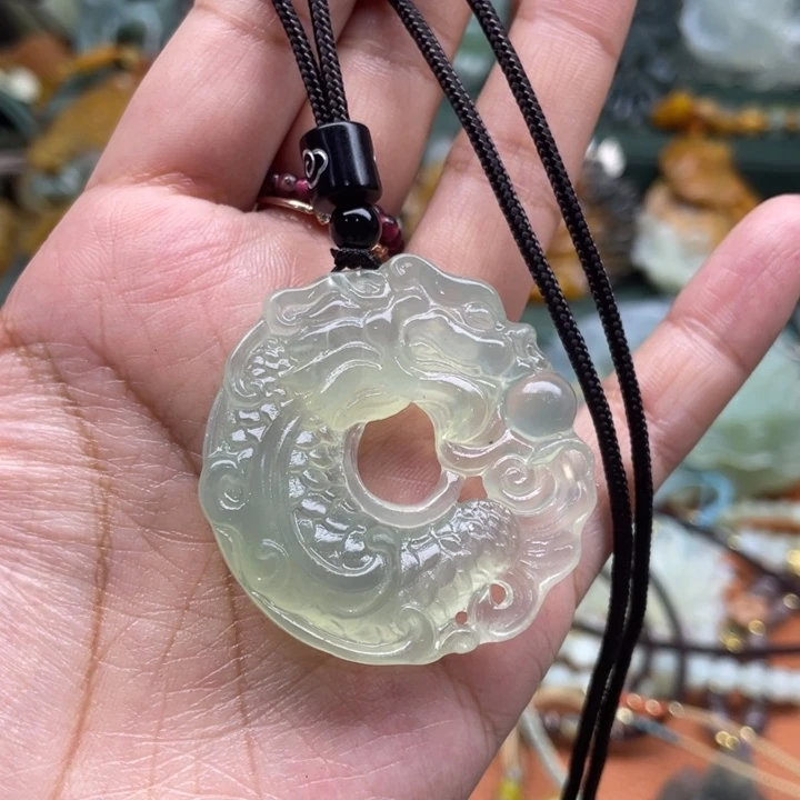 蛇纹石玉未镶嵌吊坠