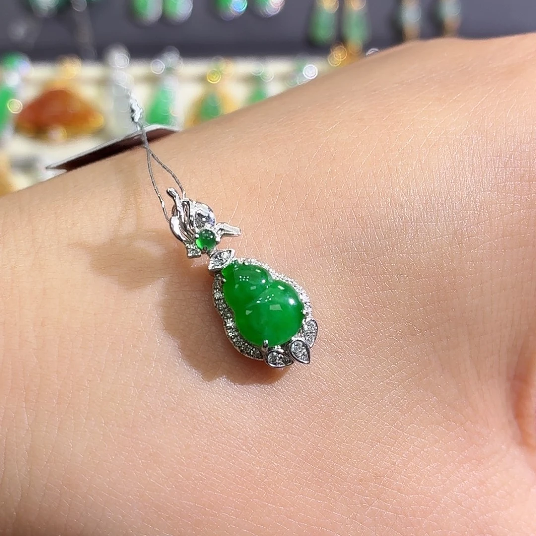 翡翠18K金镶嵌颈饰