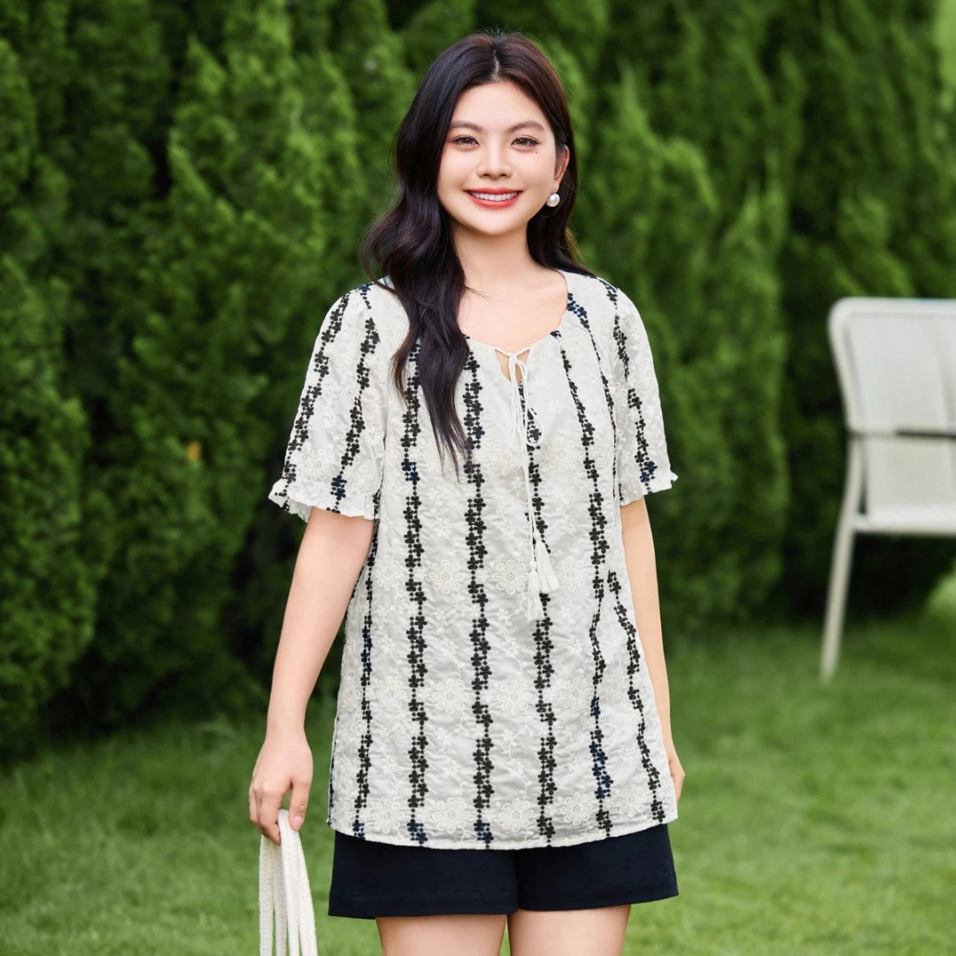 【天丝莱赛尔】MsShe大码女装夏装复古刺绣流苏系带小衫Q2507014