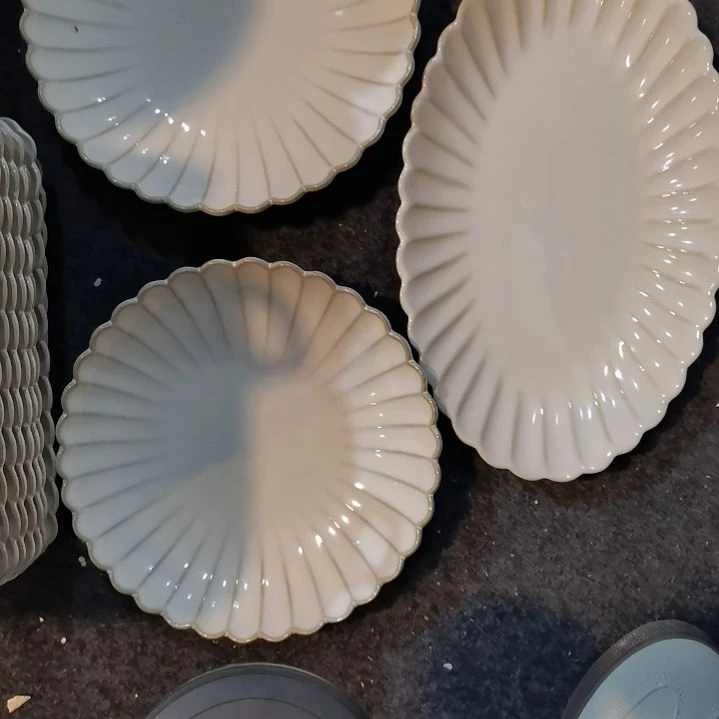 瓷片微瑕贝壳八寸深盘两个  鱼盘一个