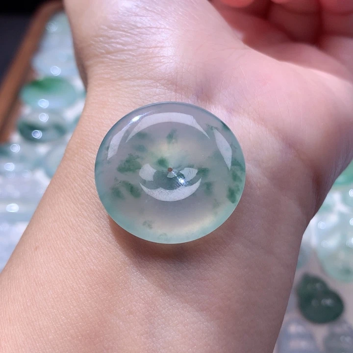 颈饰未镶嵌翡翠冰种飘花平安扣