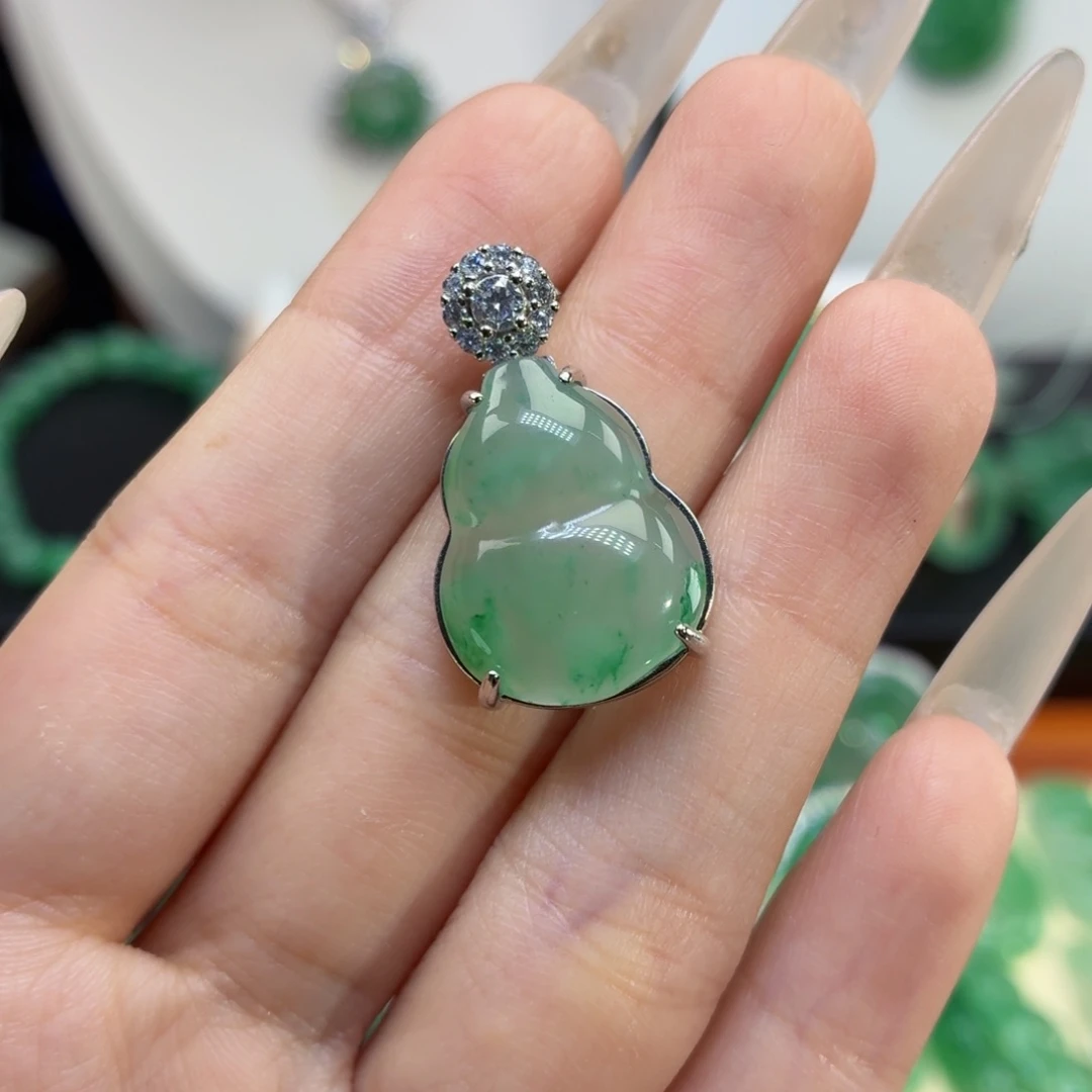 石英质玉（非洲翠）未镶嵌颈饰AB