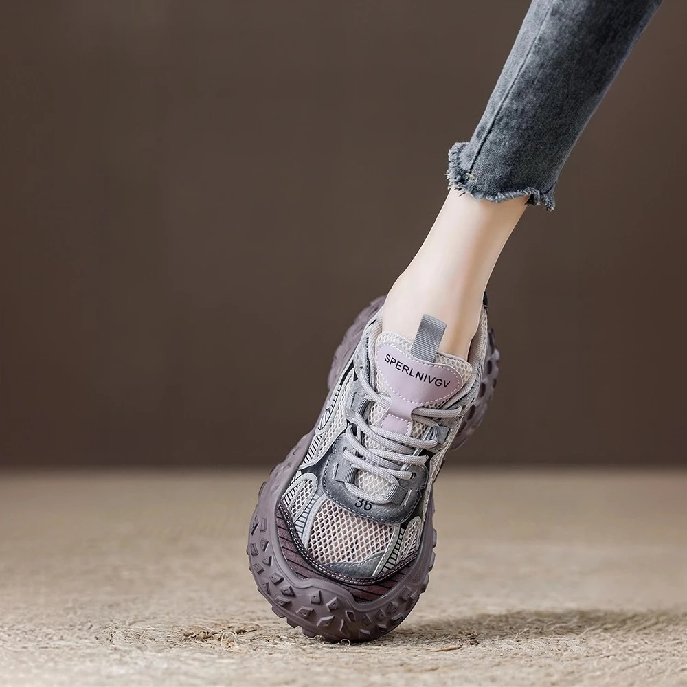 2025秋季新款菠萝榴莲厚底增高洋气显瘦轻便透气运动休闲老爹鞋女