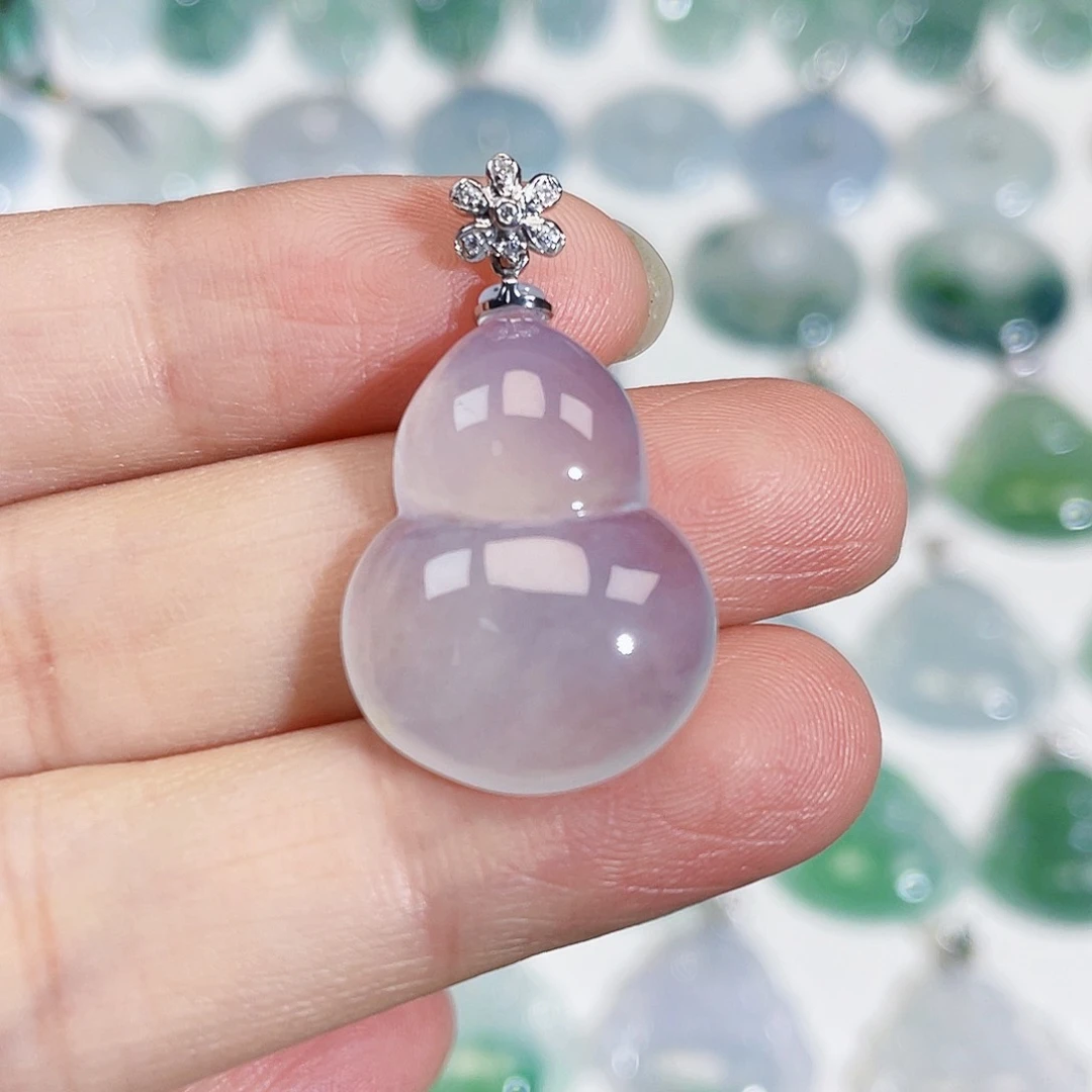 颈饰18K金镶嵌翡翠吊坠