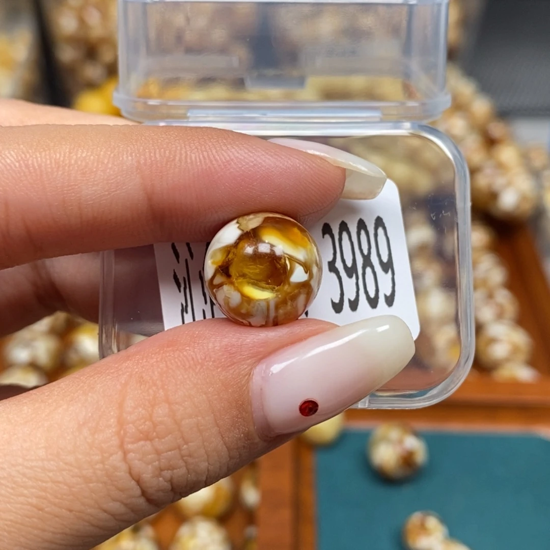 蜜蜡未镶嵌珠宝奇石3989