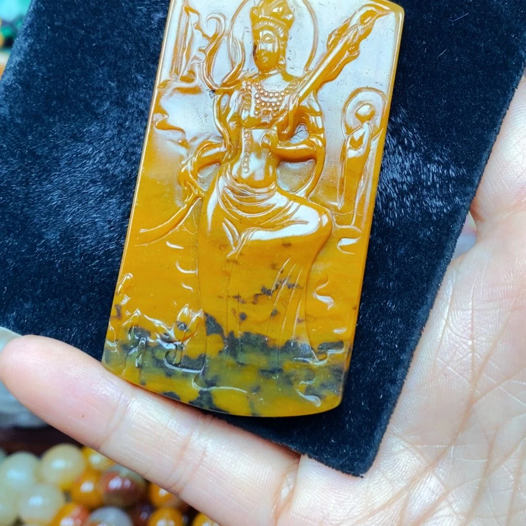 未镶嵌石英质玉（黄龙玉）颈饰