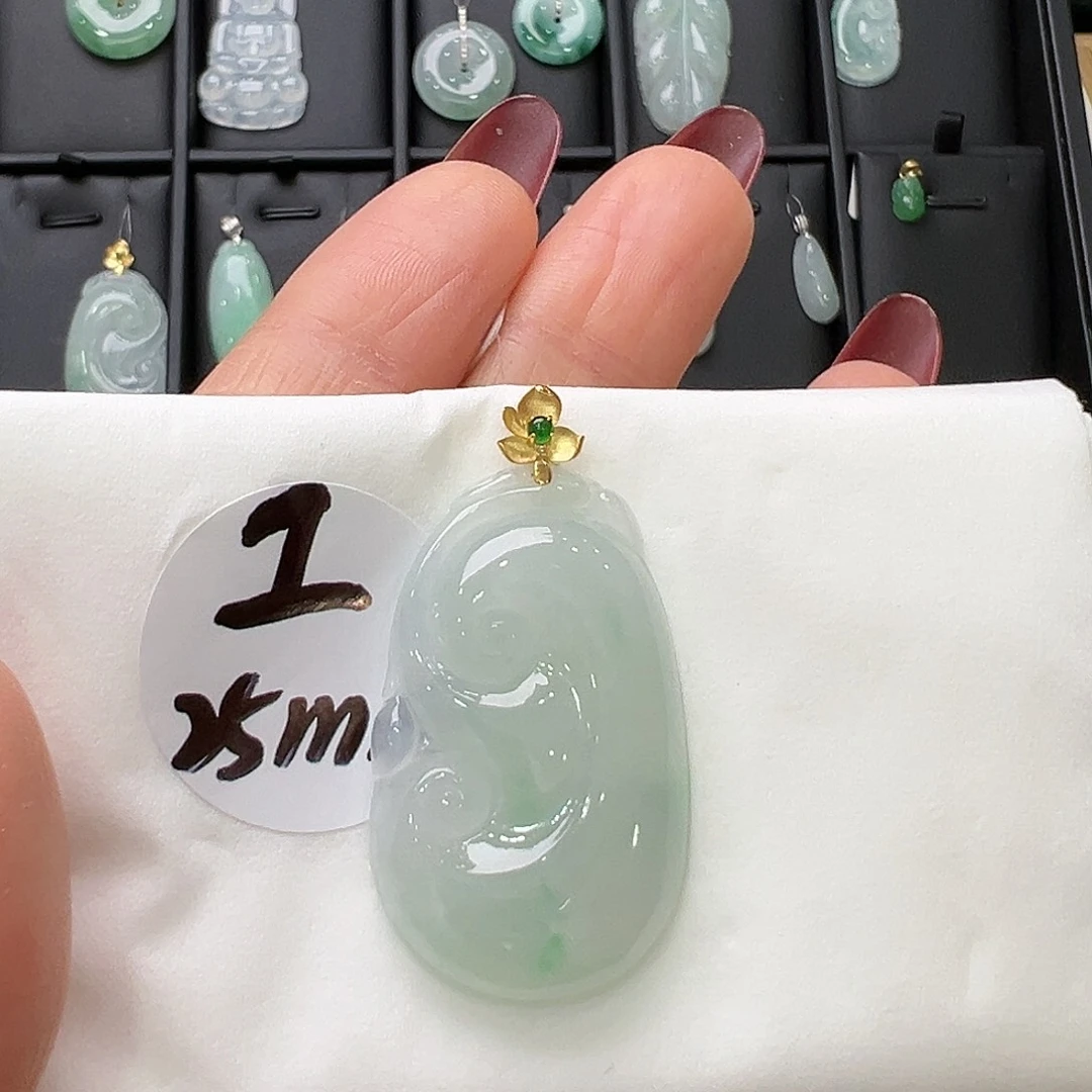 翡翠18K金镶嵌颈饰