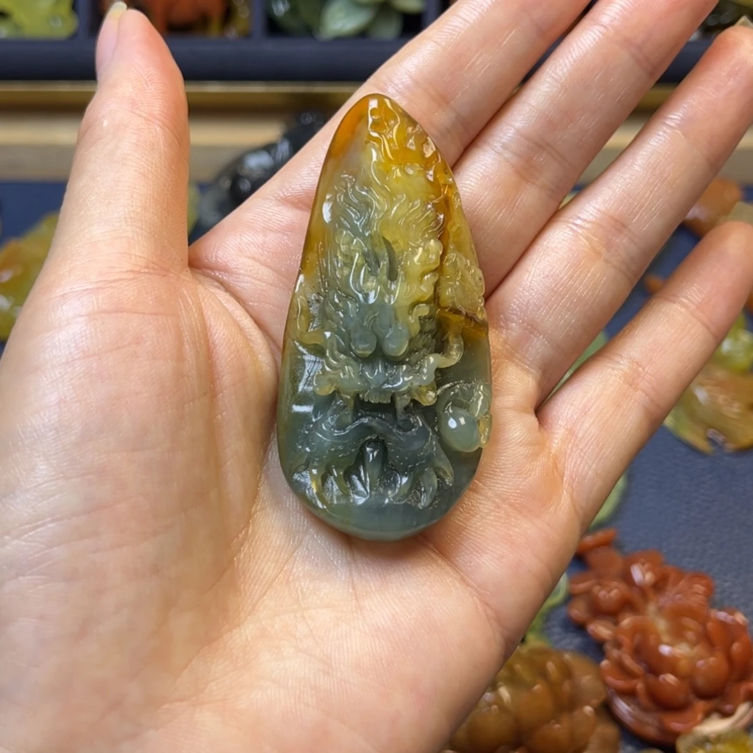 C***R蛇纹石玉未镶嵌颈饰