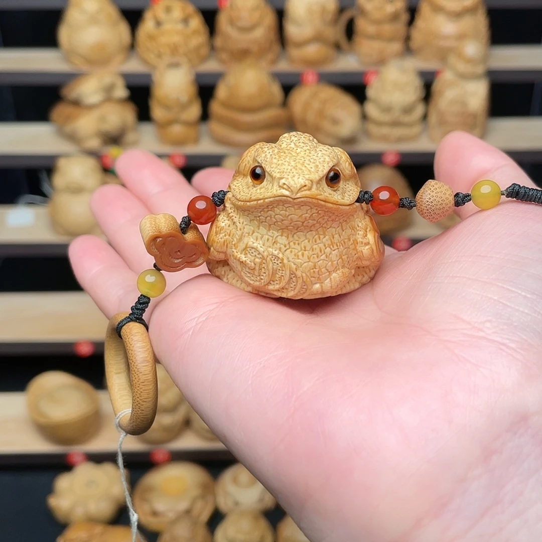 竹张念超竹根雕一把抓鹰嘴金蟾