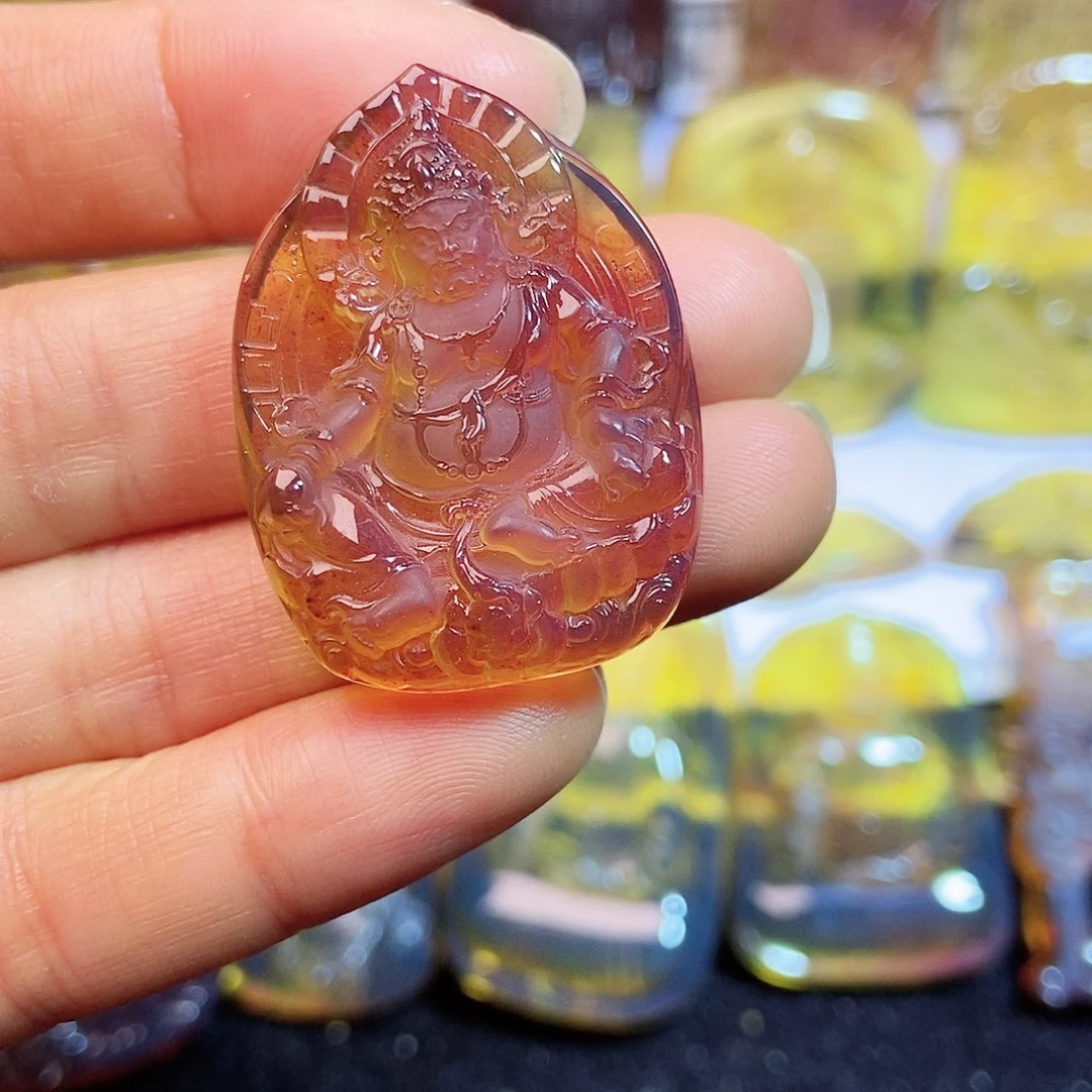 琥珀颈饰未镶嵌黄财神